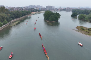 道县龙船挥桨出征 “扒龙船 看湘超”创文旅助威新模式