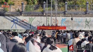 江华：政法“五老”进校园 法治宣讲护成长