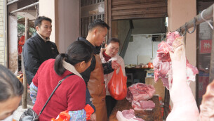年味渐浓，会同县猪肉市场销售火热