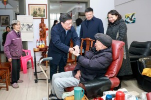 湖南中医药大学走访慰问老同志 共话发展暖心聚力