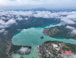 航拍重庆酉阳河湾山寨 景色美如画