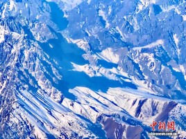 冬日天山展壮美风姿