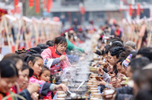 People Greet Upcoming Spring Festival in Their New Home