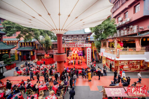 新湖南大舞台携手麦当劳首秀启幕 非遗年味点亮火宫殿