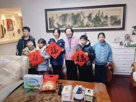 迎春送福“敲门”暖 情系耆老护安康