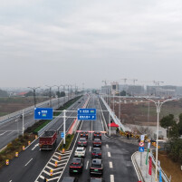 长沙市雷锋大道沩水旧桥改造工程正式通车