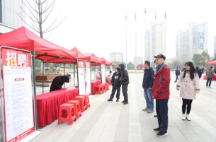 岳阳临港高新区举办2026年“春风行动”暨返乡人才专场招聘会