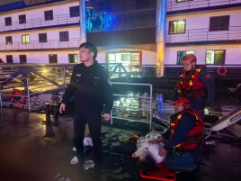 事发银盆岭大桥！水警紧急出动！