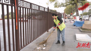 “环卫绿”坚守一线 用初心绘就新春最美底色