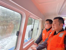 龙山县开展《长江保护法》实施五周年联合执法普法巡河活动