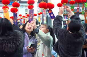 辰溪：猜普法灯谜 闹书香元宵