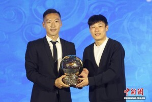 吴曦和王霜分获2025中国金球奖及中国女子金球奖