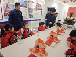 书堂路消防救援站：“火焰蓝”暖心护航学子上学路