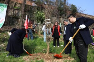 春植新绿 善建益行——建行长沙河西支行开展公益植树节暨张富清精神学习宣传活动