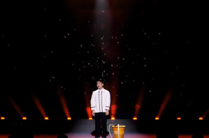 艺评｜施俊杰：以文润村，以歌暖心——情景剧《凤鸣东子山》的时代叙事与艺术表达