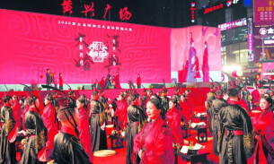 辛小湘丨“人齐开饭”的婚礼，为何戳中人心？