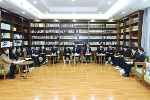 张家界中院开展2026年第一次青年理论学习小组集体研讨活动