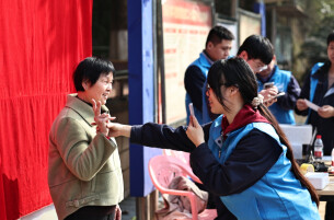 湖南省直单位2.5万青年投身志愿服务走基层