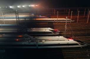 岳阳东站加开多趟“红眼列车”