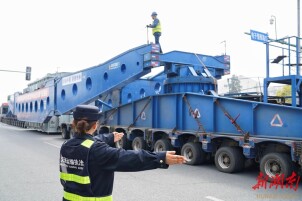 445吨“巨无霸”主变压器顺利运抵长沙县