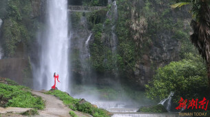 短途微度假走红 龙口瀑布成热门打卡目的地