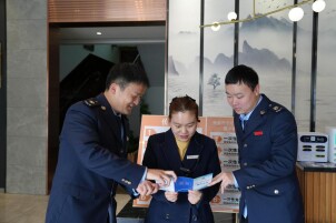 保靖税务：合规辅导“及时雨” 精准帮扶“小生意”