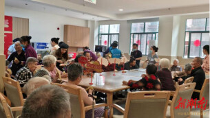 南华大学志愿者走进养老院传递温暖