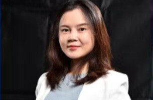 周亚琳（女，1977年生），年薪1013.5万，打破“天花板”