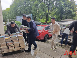 湖南工程学院毕业生创业团队捐赠图书5000余册