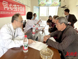 怀化市中心医院赴辰溪县修溪镇木洲村开展公益义诊