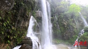 雨水充沛水量涨 龙口瀑布迎来观光热潮