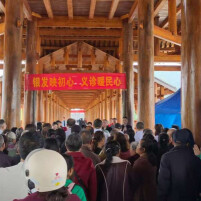 银发映初心 义诊暖民心