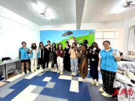 南华大学中外学子手作口红