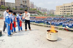 娄底八中举行紧急疏散暨消防演练活动