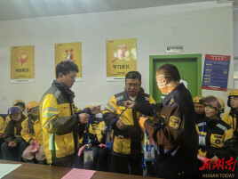 永顺：骑手化身“食安哨兵”，外卖配送多了“监督员”