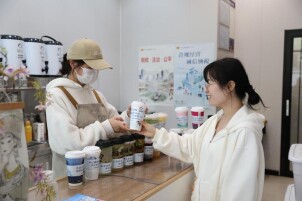 花垣税务：税收知识装满杯 “税宣奶茶”更有料