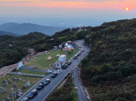资兴市回龙山杜鹃花开成海，随手一拍都是壁纸！