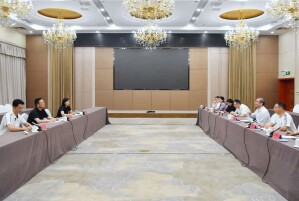 张家界市与广东四季文旅控股有限责任公司举行会谈