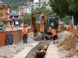 市城区多处路面开挖施工，何时修好？