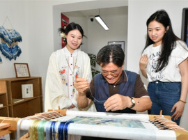 South Korean Photographers Explore Beauty of Hunan's Intangible Cultural Heritage