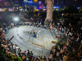记者行动∣警惕!街头免费马戏表演实为套路营销
