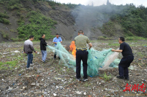 重拳护生态 永顺县集中销毁非法狩猎捕捞涉案物资