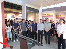 香港大学生青年交流团走进圭塘河宪法公园
