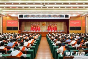 从临床骨干到医院领航人，他荣获长沙市五一劳动奖章