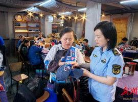 湘西州市场监督管理局精准服务助力十八洞苗绣品牌提质发展