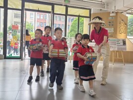 千册书香赠社区 童心善意暖时光