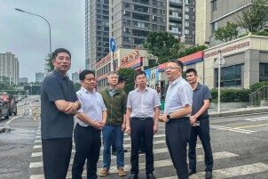 邹特调研新区交通治堵及停车管理工作