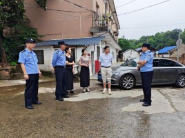 警社联动查隐患 筑牢南站社区安全防线