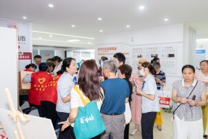建行长沙湘江支行走进社区开展信访普法宣传活动