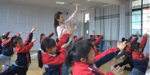李肖园：十六载弦歌不辍，点亮苗乡教育之光